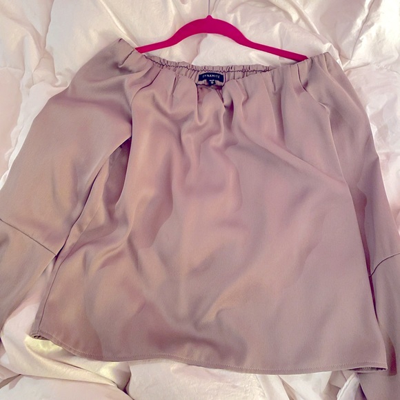 DYNAMITE cute shoulder top - Picture 2 of 3